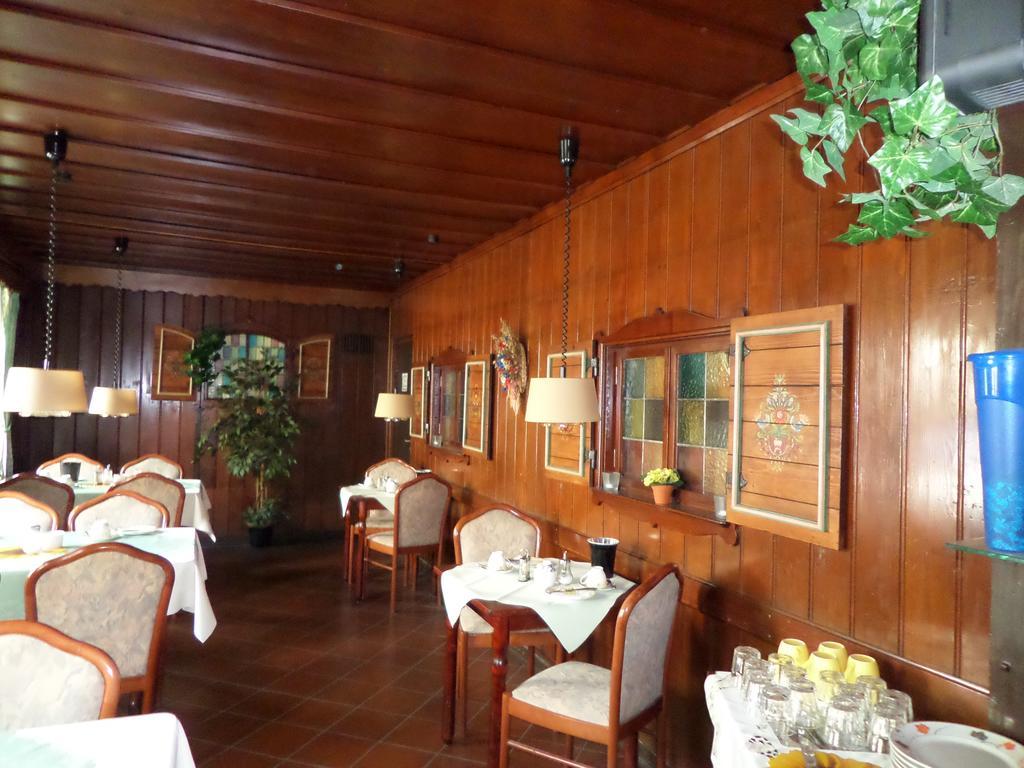 Hotel Zur Sonne Cottbus Bagian luar foto